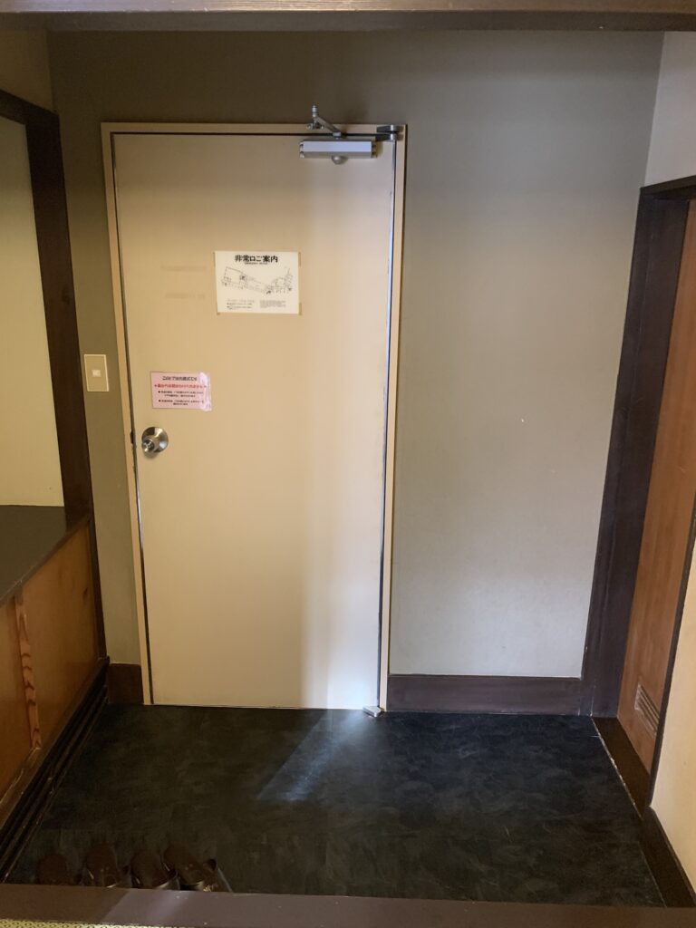 新潟県魚沼市【ホテル湯元】客室（玄関）