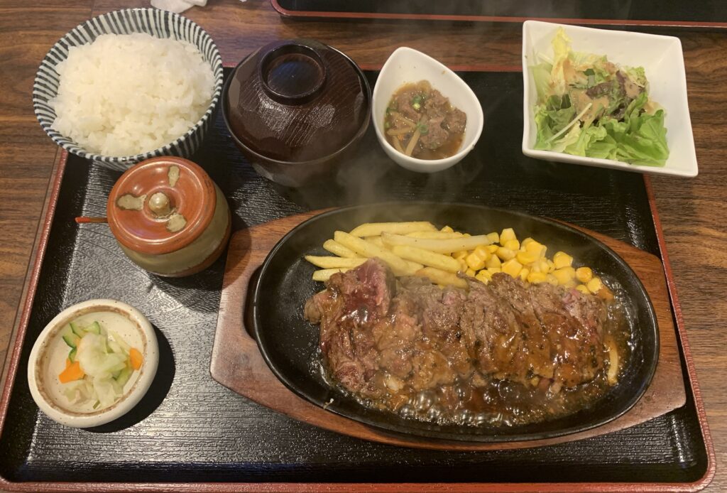 埼玉県加須市のステーキ＆ハンバーグ店、熟成赤身ステーキセット（レギュラー）